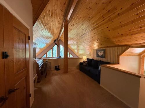 Ember Creek Cabin 3 Bedroom & Loft Family Retreat & Amazing Views in Shaver Lake (CA)