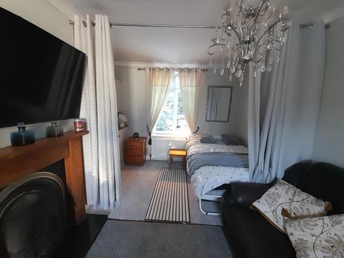 Highbury Cosham Portsmouth short stays in friendly home - Garden Room, Loungebedroom and Motorhome o – khách sạn tại Cosham