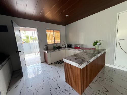6 bedroom house, 200metres to Tondol Whitesand Beach in Anda