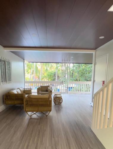 6 bedroom house, 200metres to Tondol Whitesand Beach in Anda