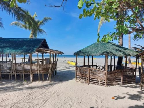 6 bedroom house, 200metres to Tondol Whitesand Beach in Anda