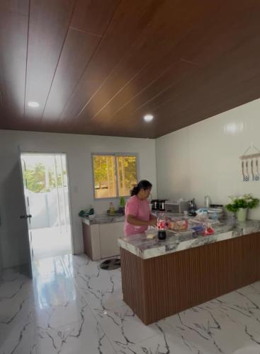 6 bedroom house, 200metres to Tondol Whitesand Beach in Anda