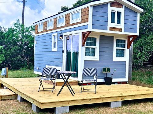 Rustic Tiny Home with Petting Zoo Near Fossil Rim Wildlife Center in Hico, Texas