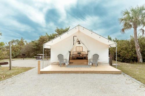 Peaceful Deluxe Safari Tent with Hammocks Near Jonathan Dickinson Park, Hobe Sound, Florida