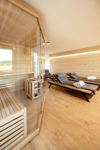 Erlebnishof Eble Doppelzimmer mit hellem Bad in Obergunzburg