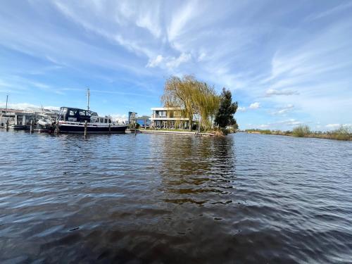 A szálláshely kívülről, Recreatiecentrum Sneek in Súdwest-Fryslân