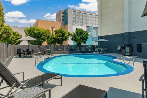Piscina, Fairfield by Marriott Inn & Suites Anaheim North/Buena Park in Buena Park