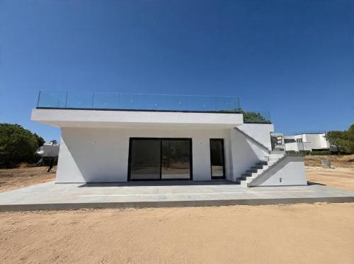 Maison neuve de Plein pied vale de Lobo de 60m2 près des plages – khách sạn tại Vale Verde