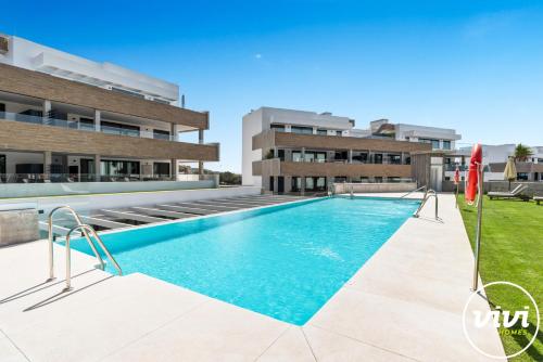 ViVi Homes - The Essence - Sea Views - Terrace - Pool - Gym