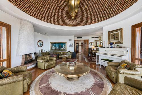 Unterkunft von außen, 3163 Luxury Mediterranean Villa in Rancho Domingo