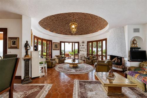 Unterkunft von außen, 3163 Luxury Mediterranean Villa in Rancho Domingo