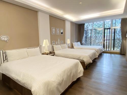 3 double beds
