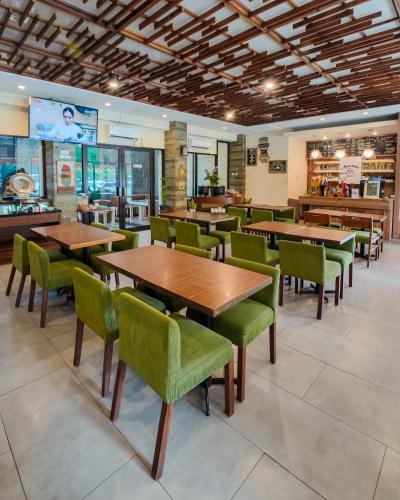 Loji Hotel near Toko Kue Wina