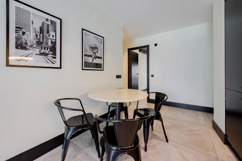 Sunny Apartment 6pax en Plaza del Carmen-Preciados E2 - image 2