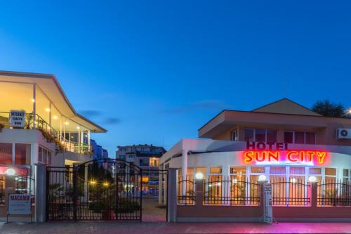 Sun City Hotel – Sunny Beach, WY