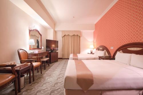 Superior Quadruple Room image 5