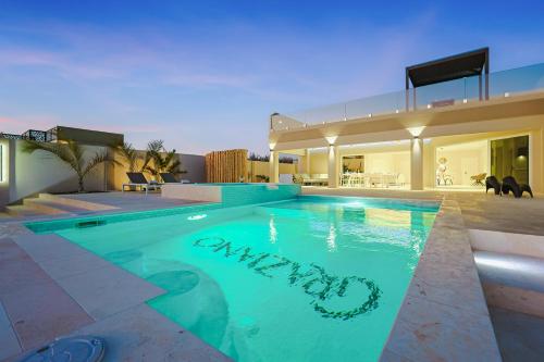 LUX 4BR Modern Villa Pool Oasis Villa Graziano – khách sạn tại Kudawecha