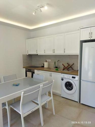 Flisvos Apartments in Megalochori (Agkistri)