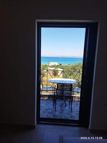 Flisvos Apartments in Megalochori (Agkistri)