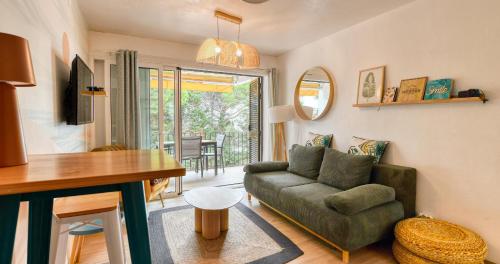 Apartamento en el centro de Calella con piscina y pista de tenis