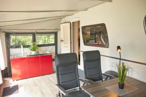 Luxuswohnwagen Wels am Kransburger See 354a in Wurster Nordseeküste, Deutschland