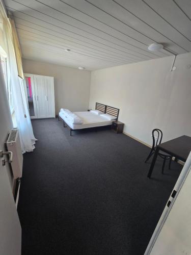 Gäste- und Monteurzimmer - Fitter room - Guest roomShort and long term