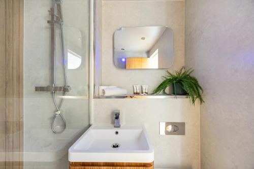 BnBNova - 2BR - Old Town & Royal Mile - image 14