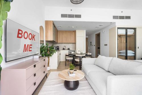 Free housekeeping visits during your stay - StayShort - Bright & Roomy Studio with Balcony - Majan Hub Sleeps 4 - main image