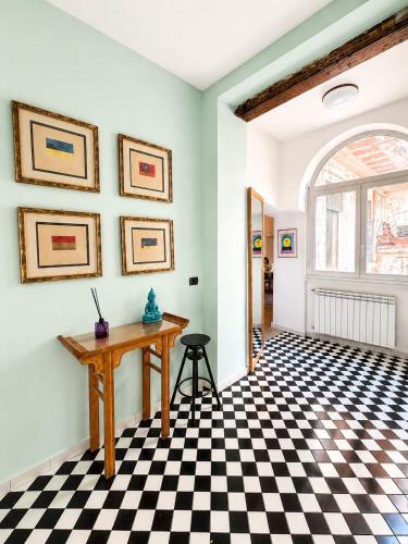 Salerno Old Town 10 Min From Ferry Port & Train Station Fast WiFi Blue Velvet