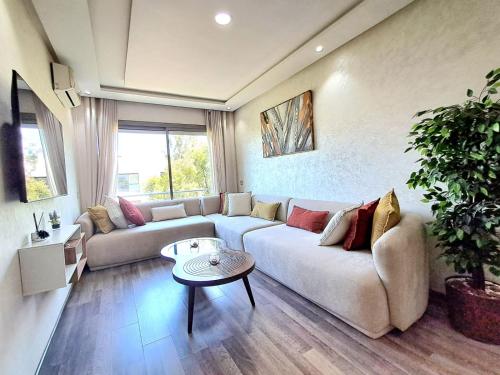 Riviera Escape - Appart Neuf Climatisé avec Balcon à Maarif Anfa, Casablanca
