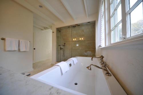 The Baker House 1650 East Hampton (NY)