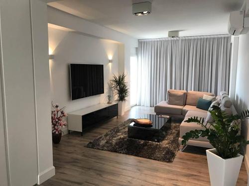 Luxury 2BR Limassol Marina Views – khách sạn tại Khac