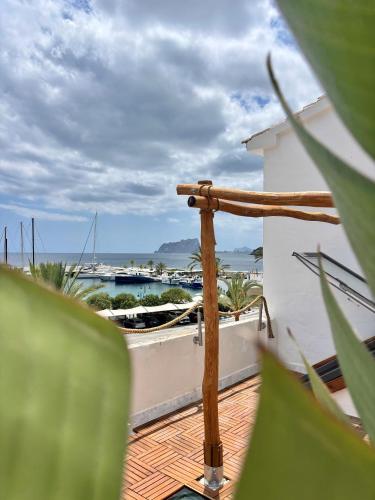 Mediterranes Hafen-Loft in Moraira mit spektakulärer Dachterrasse direkt am Meer