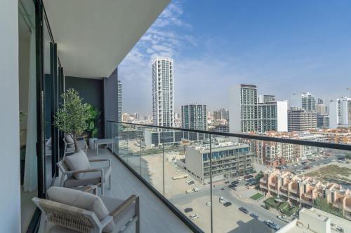 Free housekeeping visits during your stay - StayShort - Ultra-Luxury 2BR in JVC - Private Pool & Panoramic Skyline Terrace - image 13