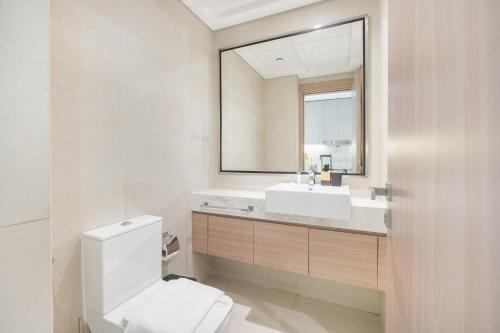 Free housekeeping visits during your stay - StayShort - Minutes to Downtown - Sleek Meydan Apartment with Balcony - Sleeps 4 - image 10