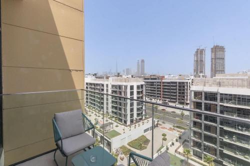 Free housekeeping visits during your stay - StayShort - Minutes to Downtown - Sleek Meydan Apartment with Balcony - Sleeps 4 - image 6