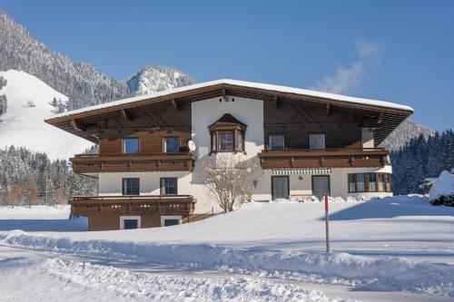 Appartementhaus Montana KG - Apartment - Zahmer Kaiser / Walchsee