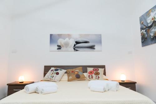 Casa Mondy - City Centre Cagliari, 2 Bedrooms, AC, Sleeps 5