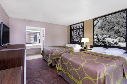 Super 8 by Wyndham Locust Grove - image 10