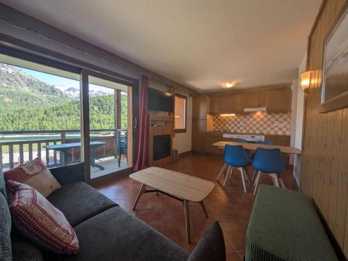 Appartement lumineux sud avec terrasse, garage couvert, accès direct piste - FR-1-445-230