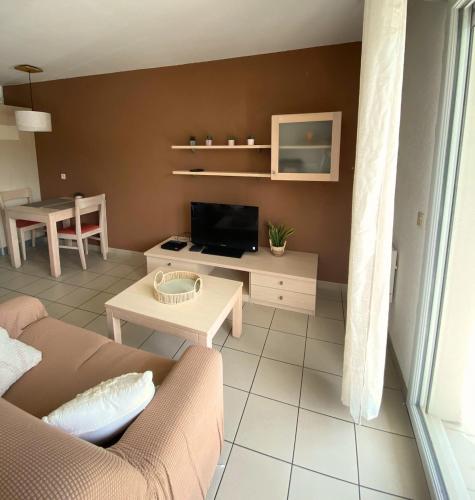 Studio climatisé proche du lac - Location saisonnière - Divonne-les-Bains