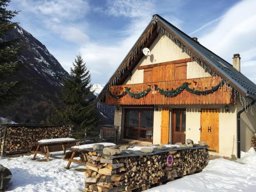 Gîte de l'Ourson en Oisans proche Alpe d'Huez (Gite de l'Ourson en Oisans proche Alpe d'Huez) in Ornon