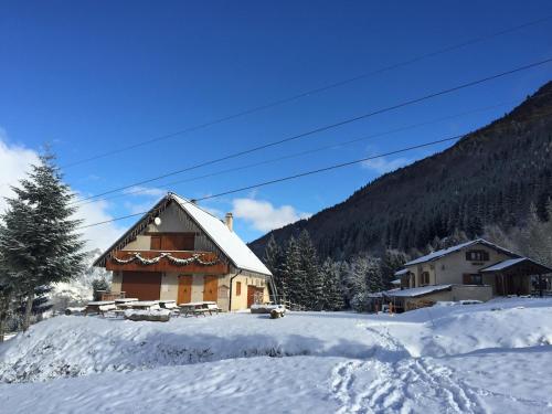 Gîte de l'Ourson en Oisans proche Alpe d'Huez (Gite de l'Ourson en Oisans proche Alpe d'Huez) in Ornon