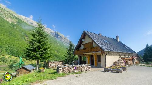 Gîte de l'Ourson en Oisans proche Alpe d'Huez (Gite de l'Ourson en Oisans proche Alpe d'Huez) in Ornon