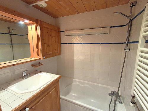 Appartement 3 pièces pour 6 à Méribel Village, accès piscine et Wi-Fi - FR-1-411-406 (Appartement 3 pieces pour 6 a Meribel Village, acces piscine et Wi-Fi - FR-1-411-406) in 梅里貝勒