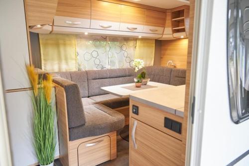 Luxuswohnwagen Hecht am Kransburger See 001 in Wurster Nordseeküste, Deutschland