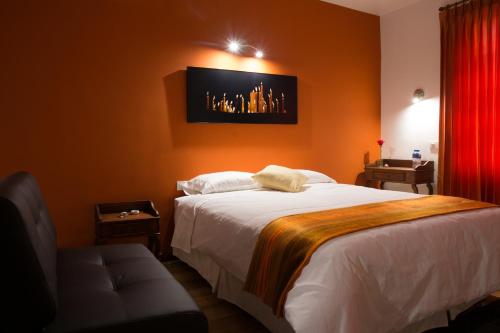 Hotel Casa Ecuatreasures Centro Historico Stop at Hotel Casa Ecuatreasures Centro Historico to discover the wonders of Quito. The property offers guests a range of services and amenities designed to provide comfort and convenience. Service-mi