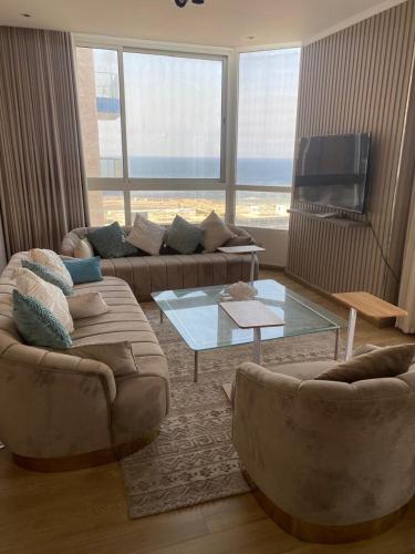 Apartment overlooking the sea in Al-Masarat Tower