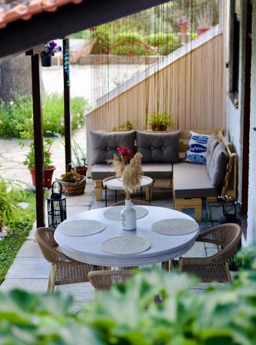 Koukounaraki Apartment 2 – khách sạn tại Kalivia
