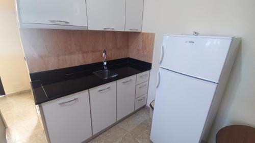 ℰ`ℋ Hotel - Velipoje rruga nr 7 in Велипоя